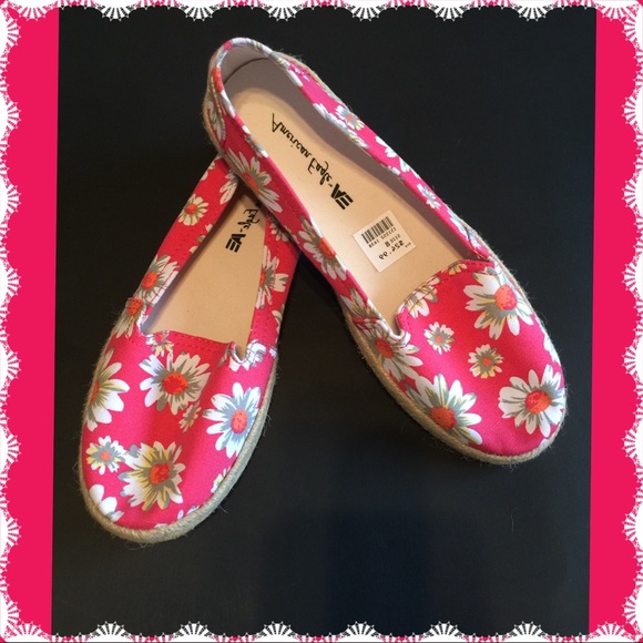 American Eagle By Payless Shoes - American Eagle by Payless Cute As A Daisy